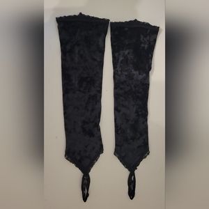 Black Crushed Velvet Finger Loop Style Gloves
